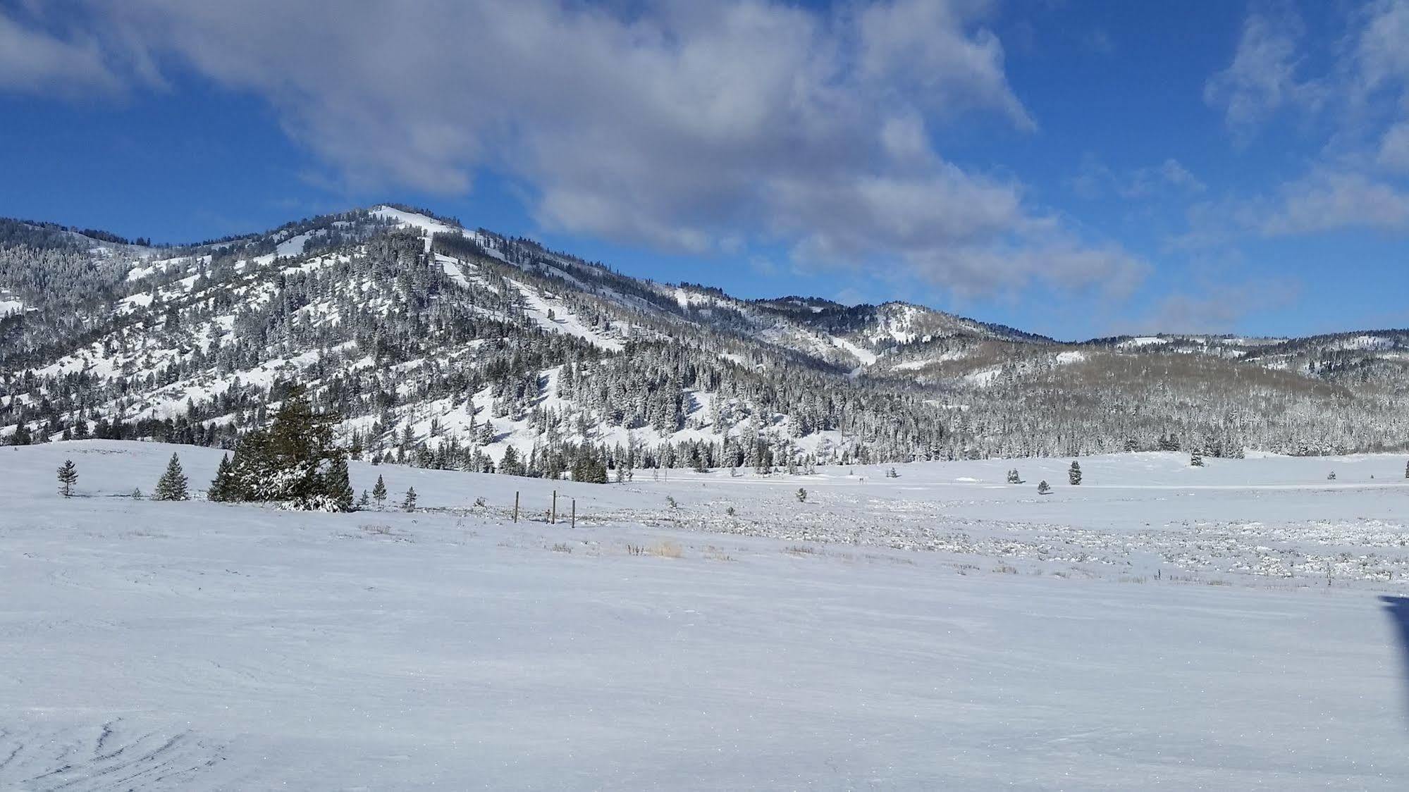 Beaver Creek Lodge Logan Bagian luar foto