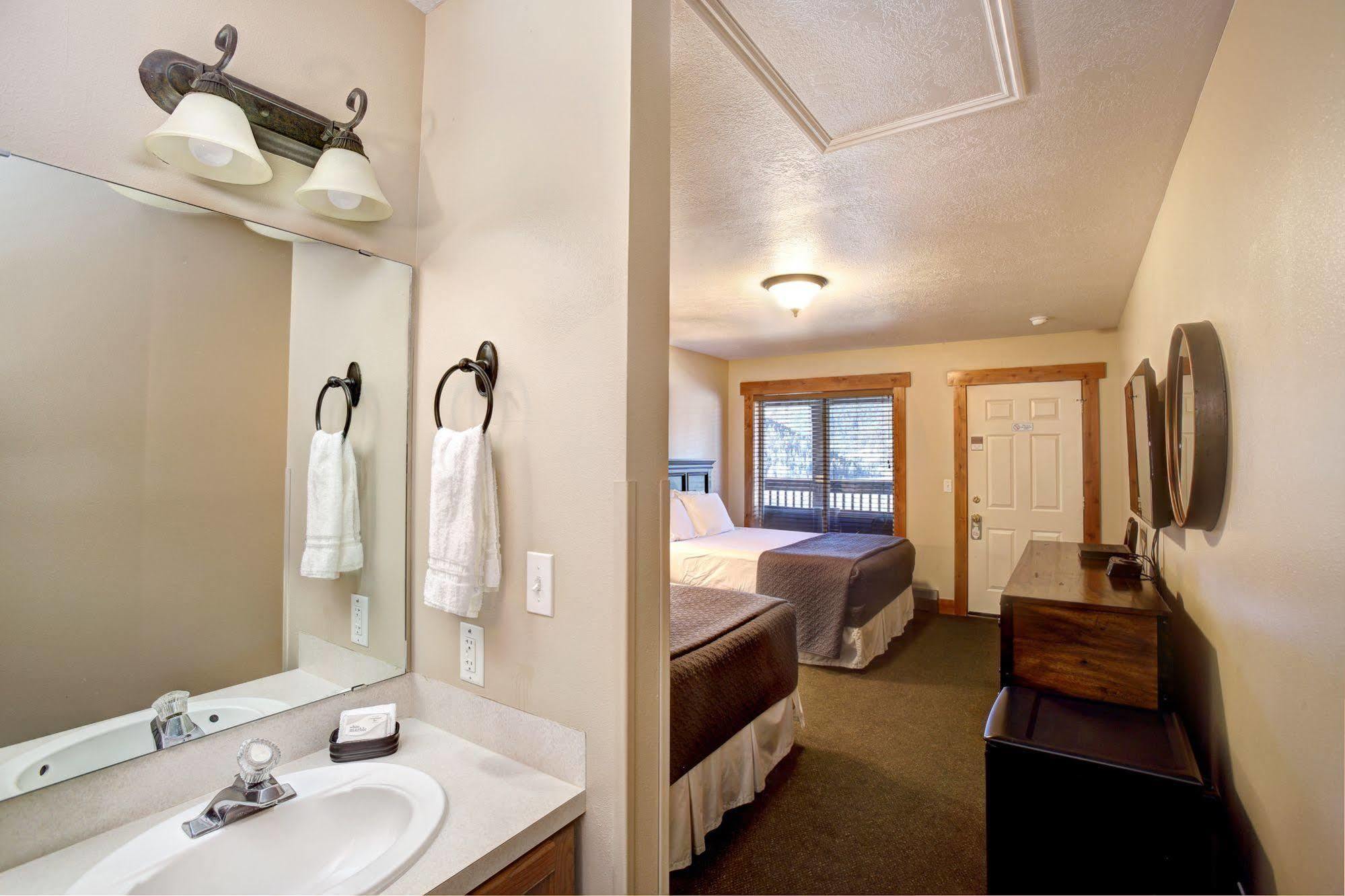 Beaver Creek Lodge Logan Bagian luar foto