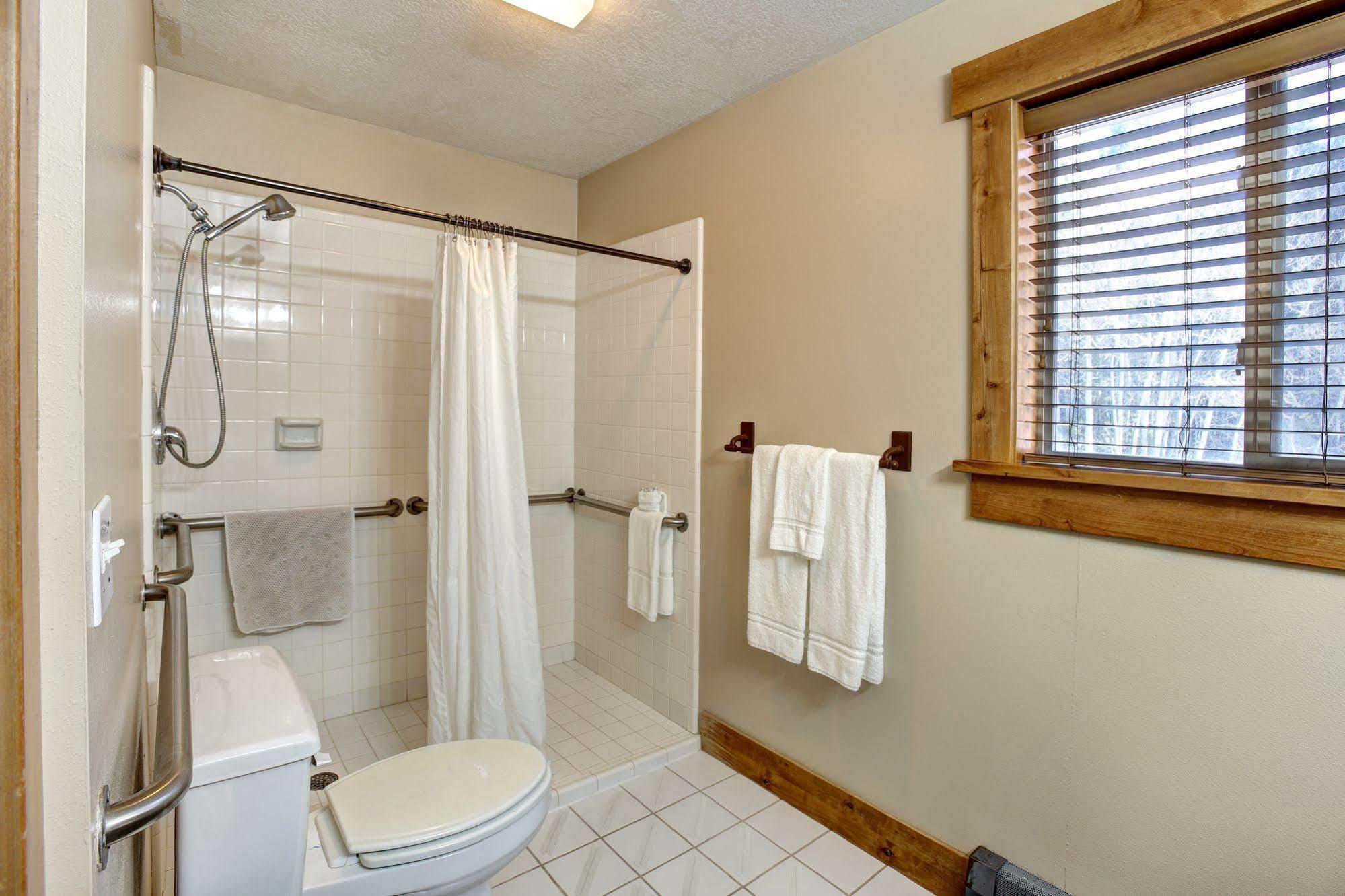Beaver Creek Lodge Logan Bagian luar foto