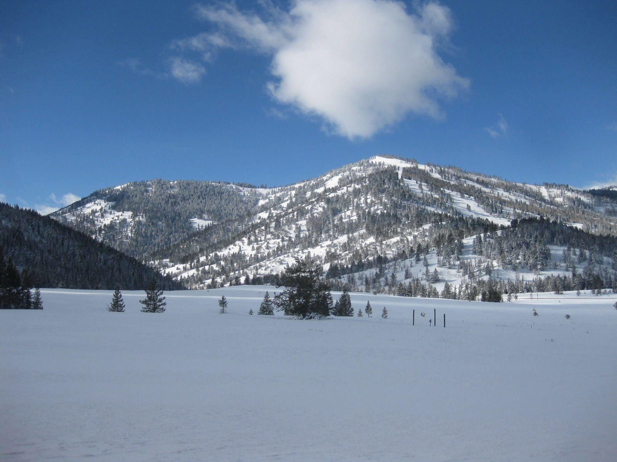 Beaver Creek Lodge Logan Bagian luar foto