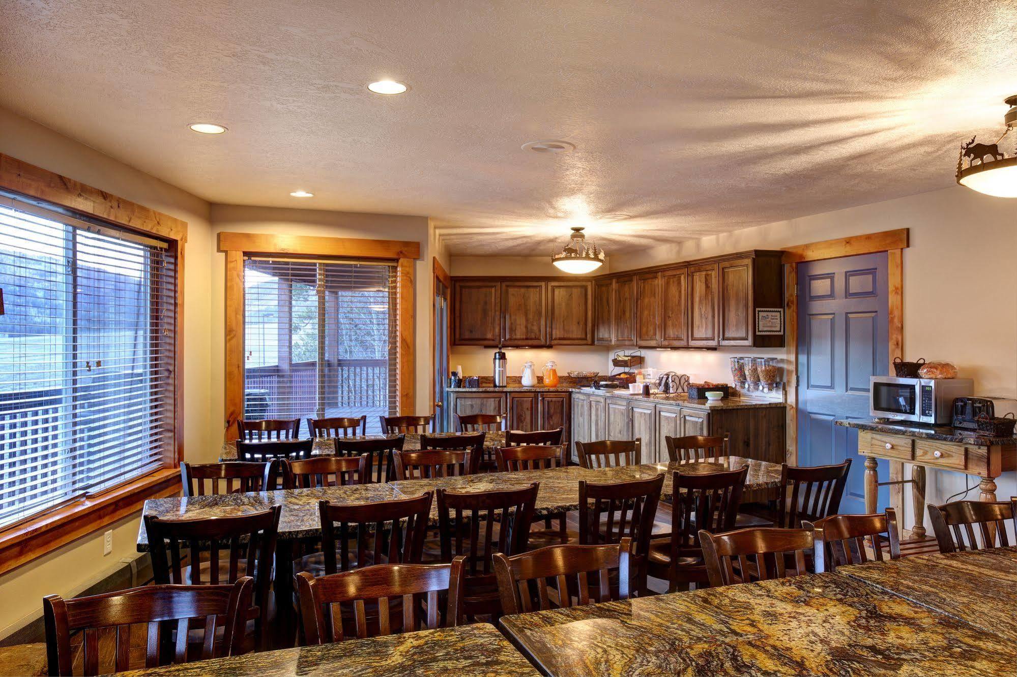 Beaver Creek Lodge Logan Bagian luar foto