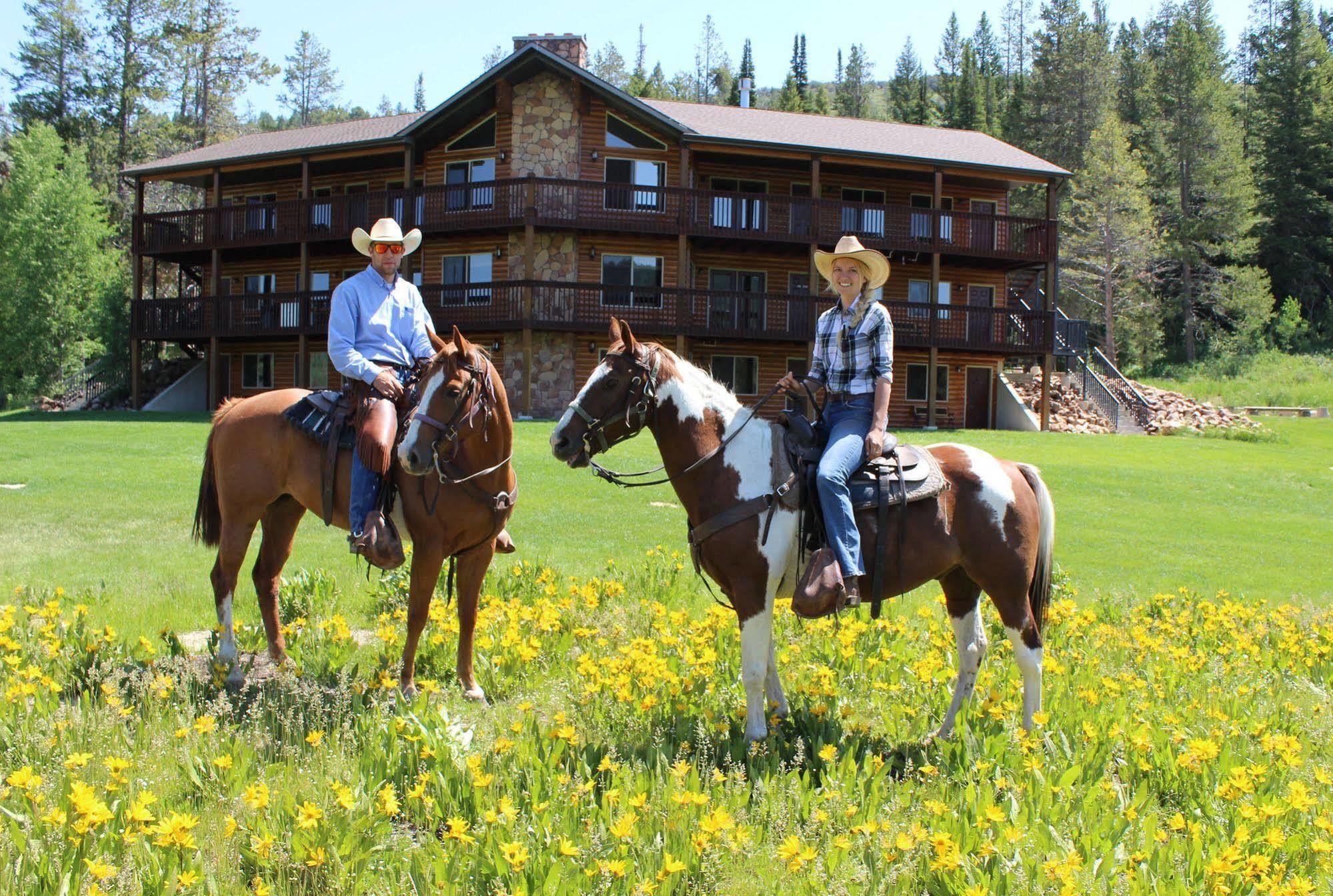 Beaver Creek Lodge Logan Bagian luar foto